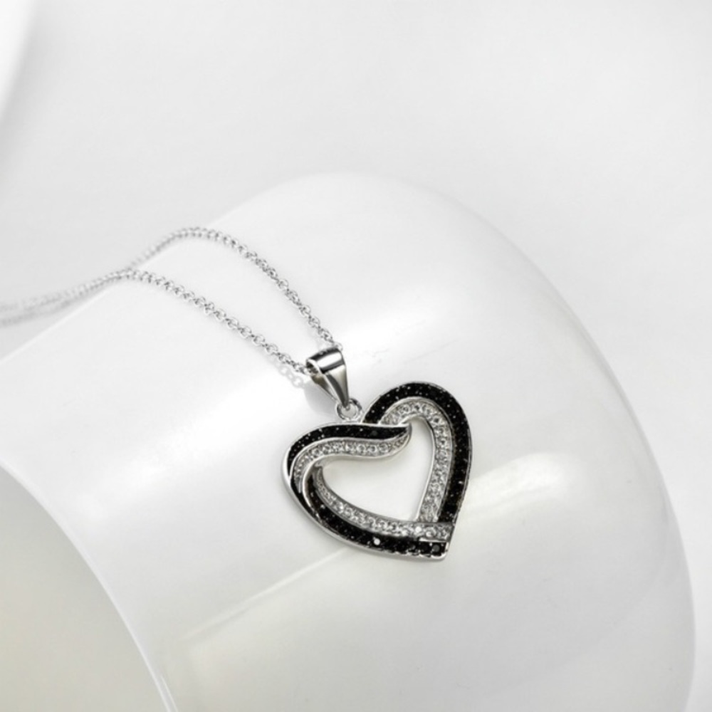 Stunning Black & White Crystal Heart Pendant Chain - Picture 3 of 5